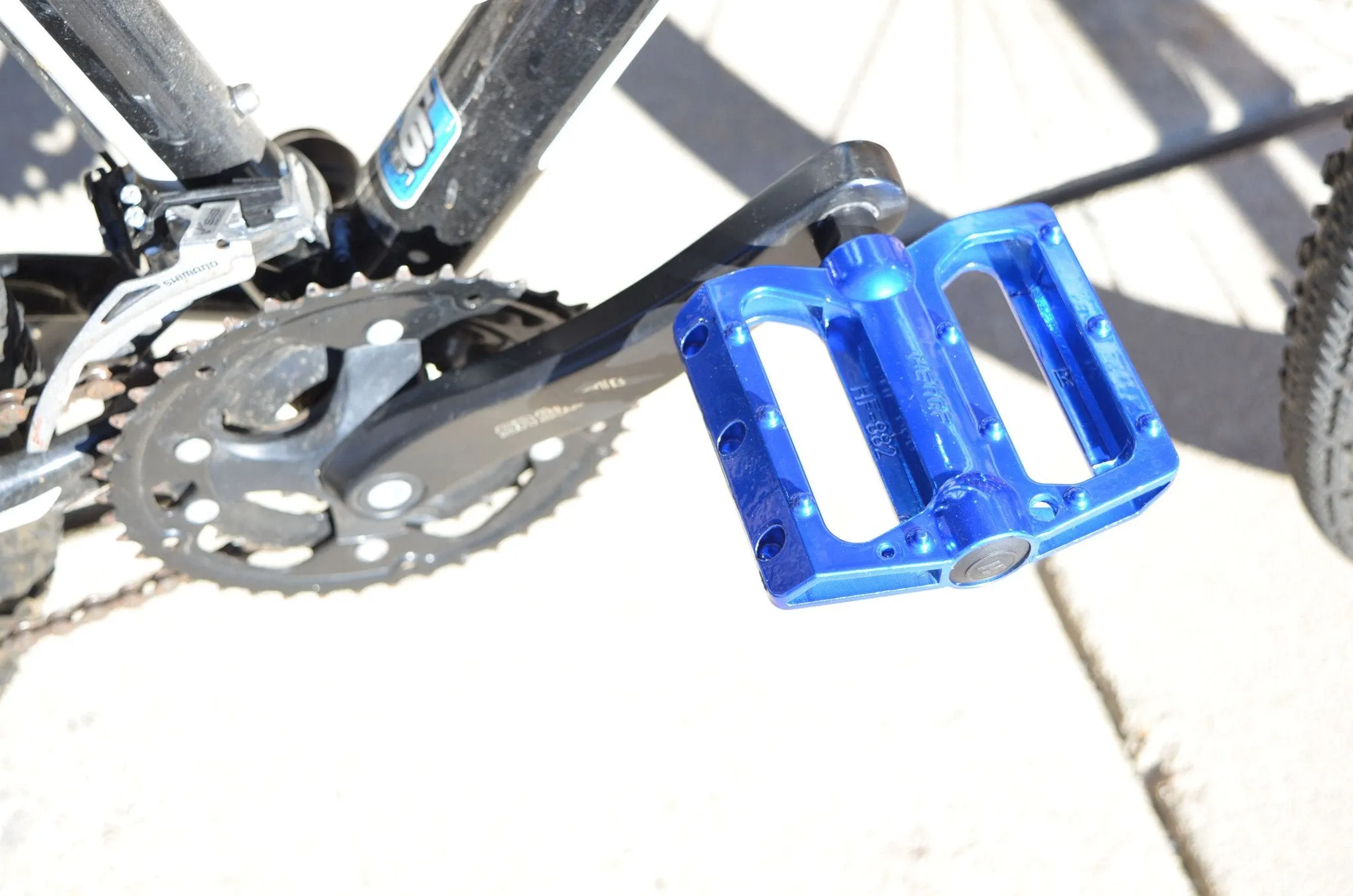 Bike Pedals: Flat Alloy Platform