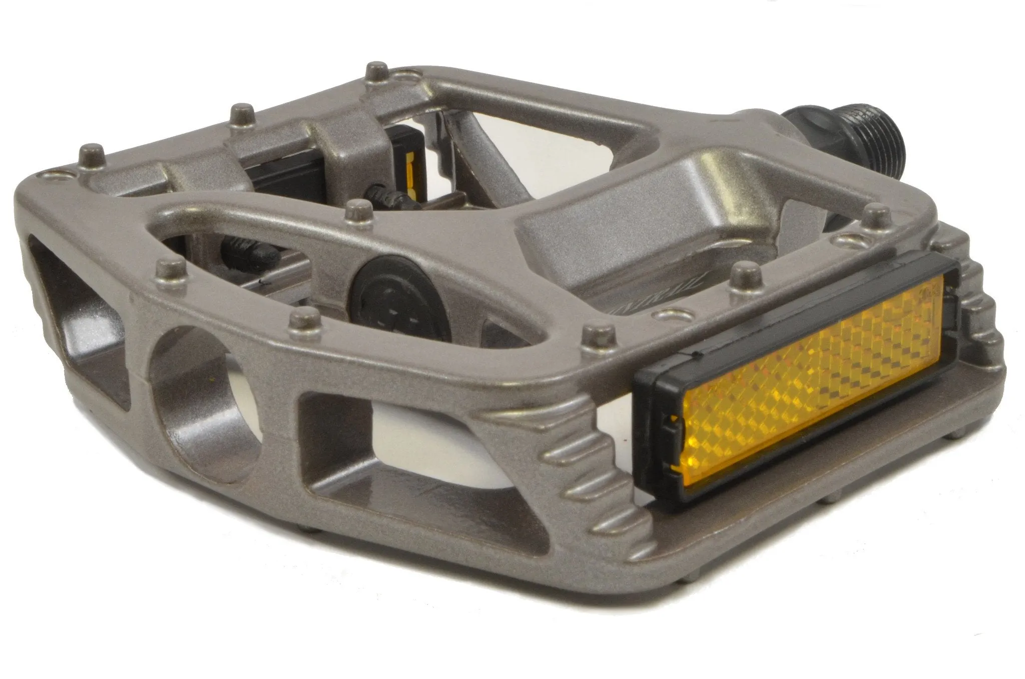 Bike Pedals: Light Weight with Anti-Skid Pins