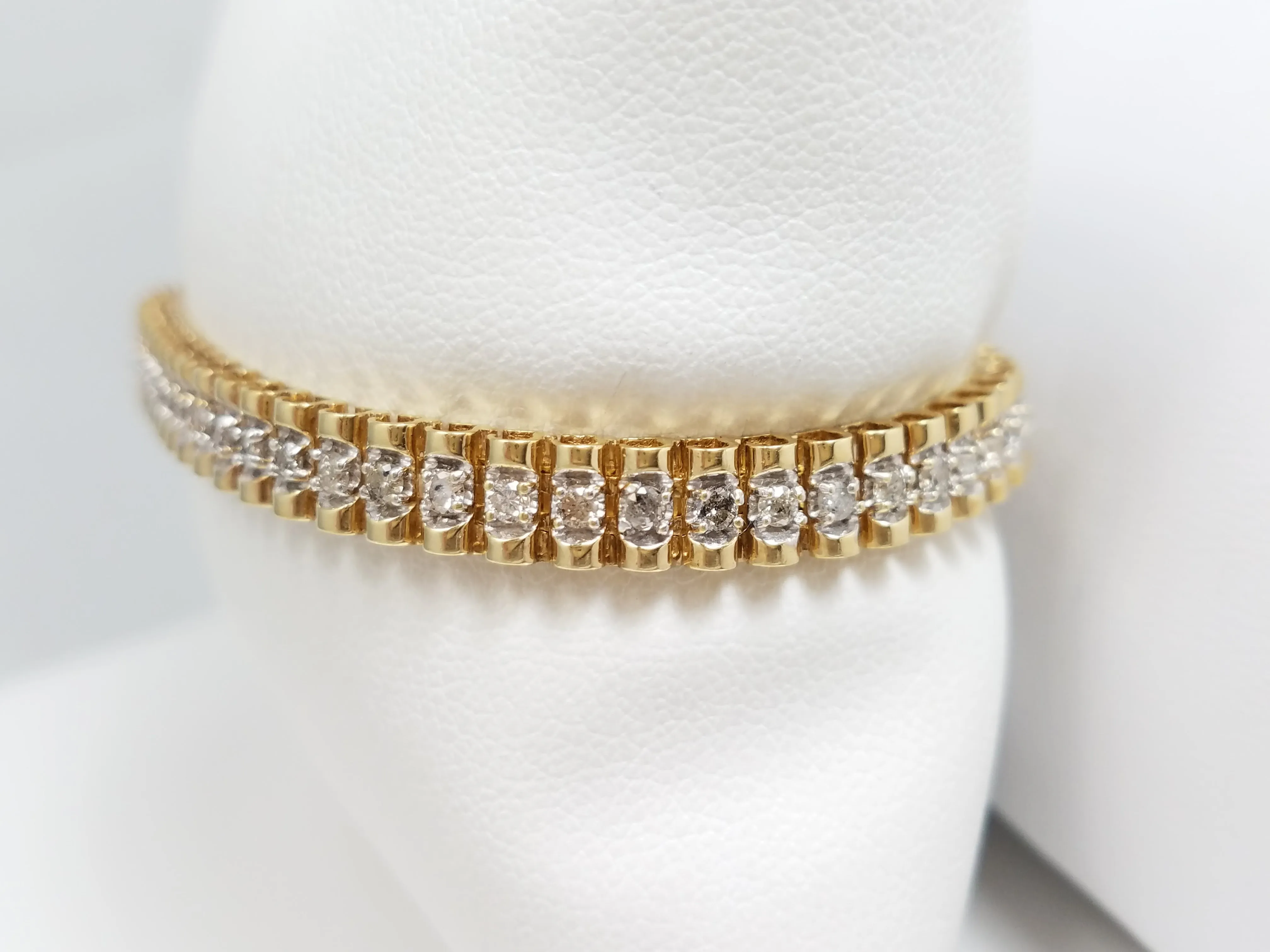 Glitzy 7" 10k Yellow Gold Natural Diamond Tennis Bracelet