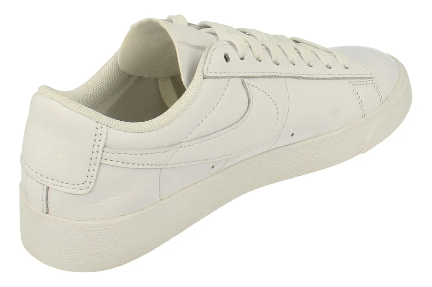 Nike Womens Blazer Low Le Trainers Av9370 111