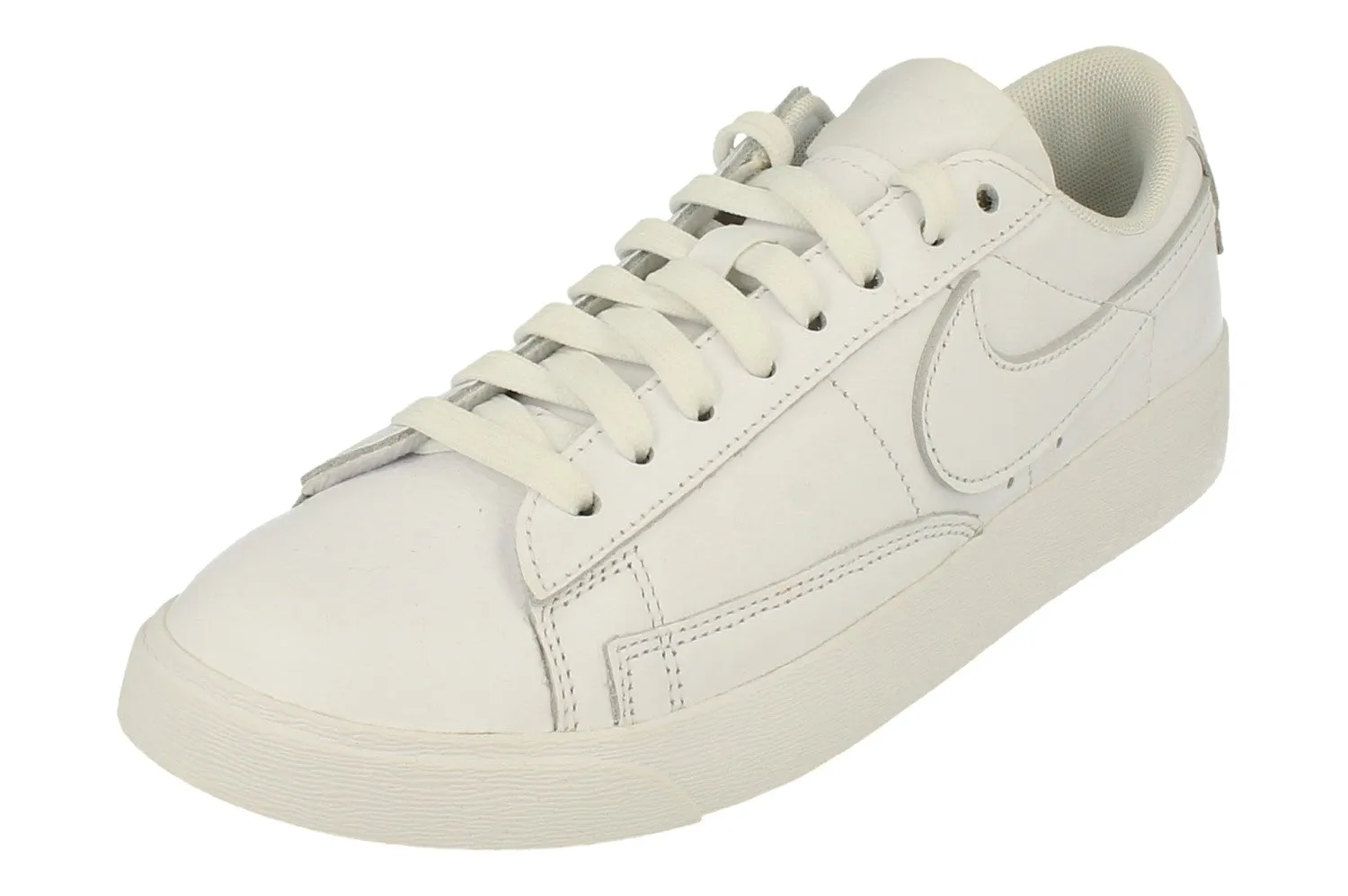 Nike Womens Blazer Low Le Trainers Av9370 111